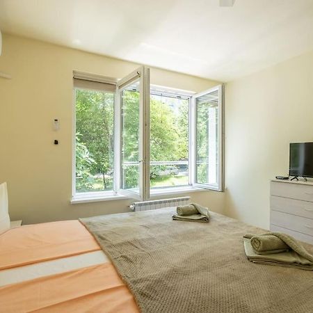 Top Location, Brand New 3 Bdrm Apt & Free Parking Sofie Exteriér fotografie