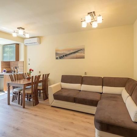 Top Location, Brand New 3 Bdrm Apt & Free Parking Sofie Exteriér fotografie