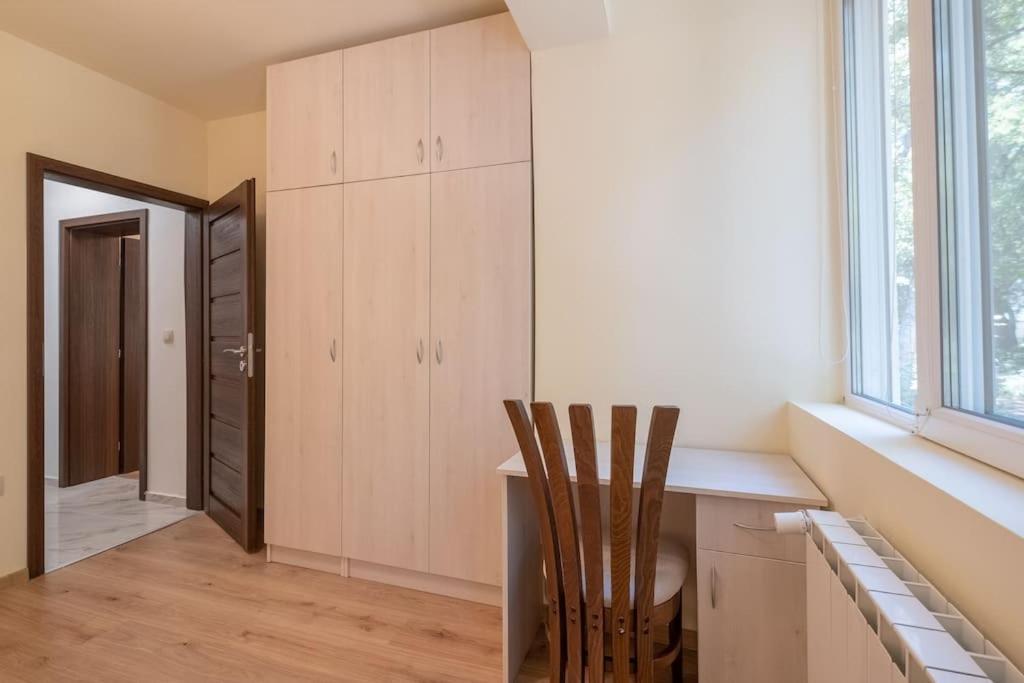 Top Location, Brand New 3 Bdrm Apt & Free Parking Sofie Exteriér fotografie