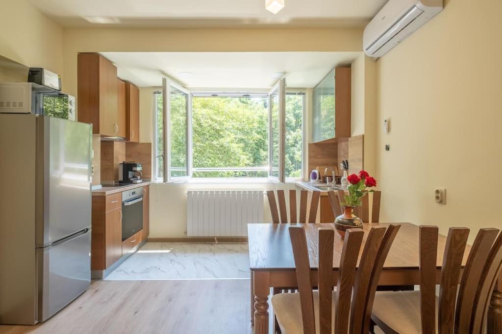 Top Location, Brand New 3 Bdrm Apt & Free Parking Sofie Exteriér fotografie