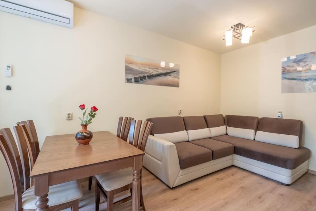 Top Location, Brand New 3 Bdrm Apt & Free Parking Sofie Exteriér fotografie