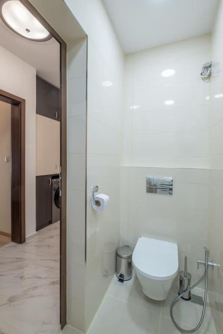 Top Location, Brand New 3 Bdrm Apt & Free Parking Sofie Exteriér fotografie