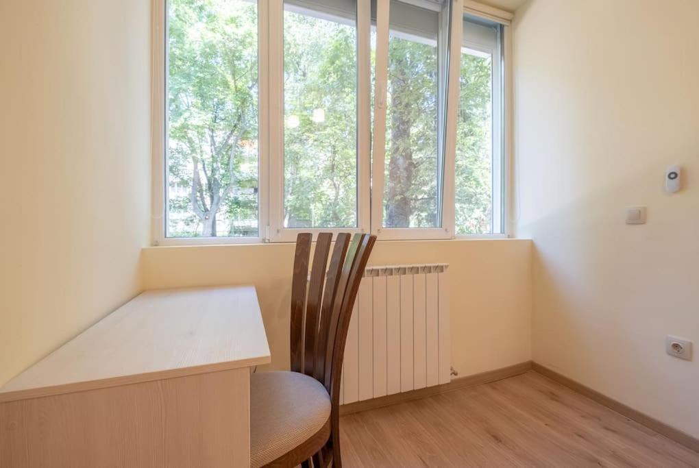 Top Location, Brand New 3 Bdrm Apt & Free Parking Sofie Exteriér fotografie