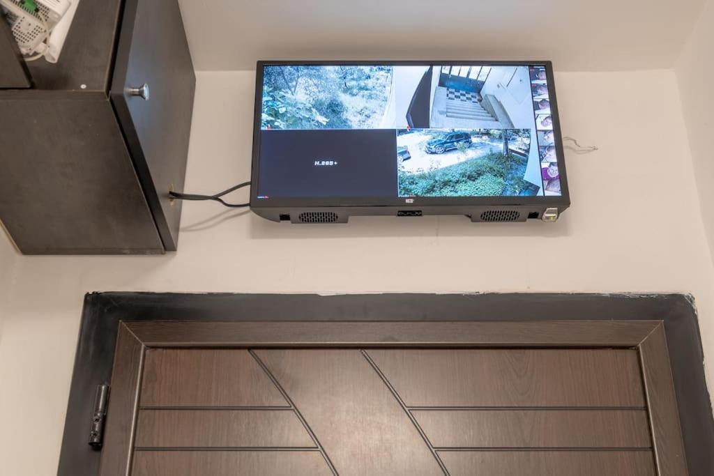 Top Location, Brand New 3 Bdrm Apt & Free Parking Sofie Exteriér fotografie