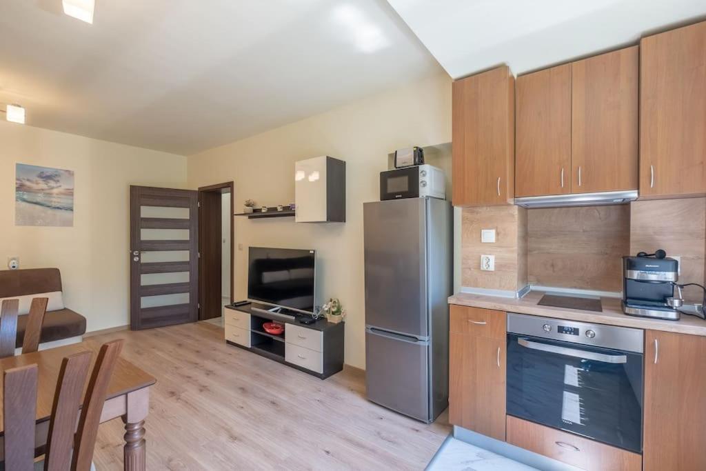 Top Location, Brand New 3 Bdrm Apt & Free Parking Sofie Exteriér fotografie
